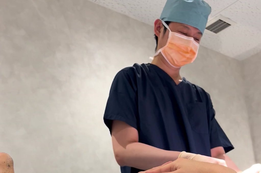 FINクリニックの専門医による施術シーン